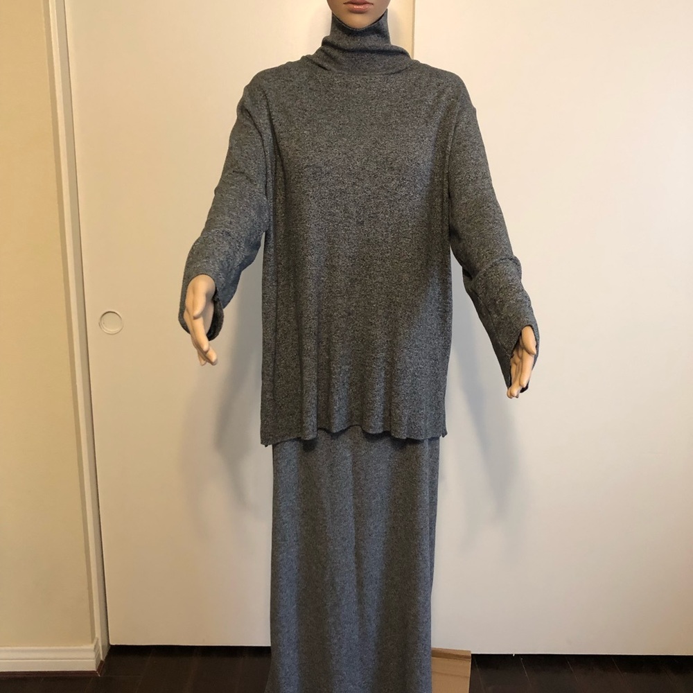 Jaclyn Smith Classic 2piece sweater/skirt set